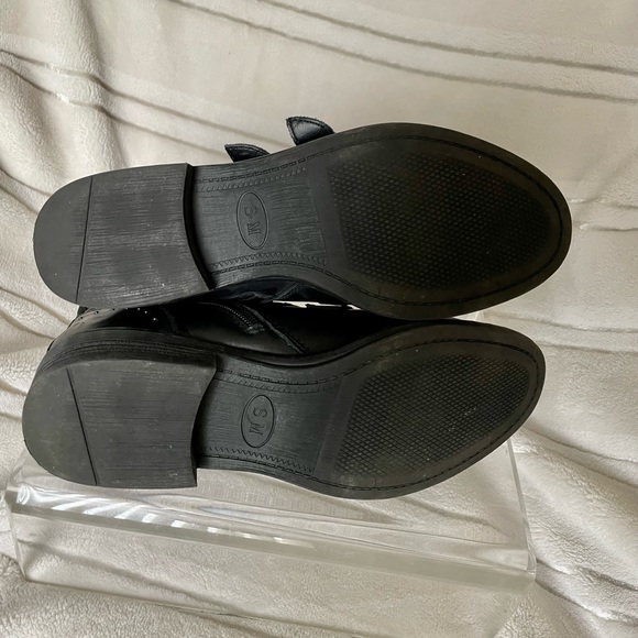 STEVE MADDEN BLACK BUCKLE MOTORCYCLE ANKLE BOOTS - Picture 6 of 6